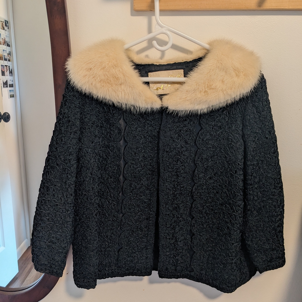 Elegant Black Jacket with Cream Fur Collar